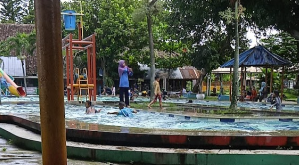 Waterboom Hijau (agrowisata Mbesaran Hijau) Jatibarang, Kabupaten Brebes, Jawa Tengah