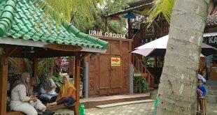 Wisata Kuliner & Kolam Renang ” Segoro Biru “ - Ngraho